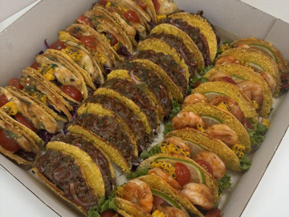 Легкий сет из фуршетных боксов на 27-30 персон в Грозном